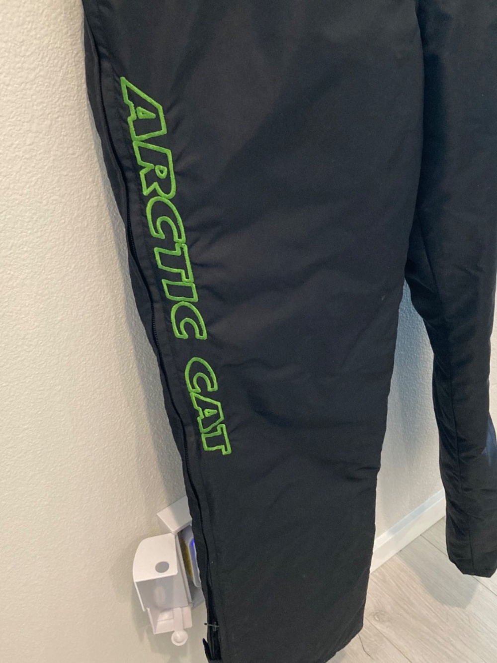 Arcticwear Arctic Cat Black Snow Suit Overalls Ski Bibs Women's Size Medium - Picture 4 of 16